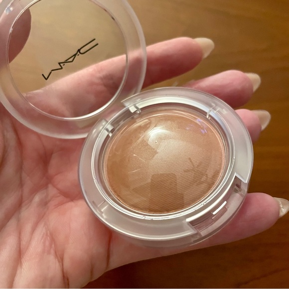 MAC Cosmetics GLOW PLAY CUSHIONY BLUSH in So Natural - Picture 14 of 14